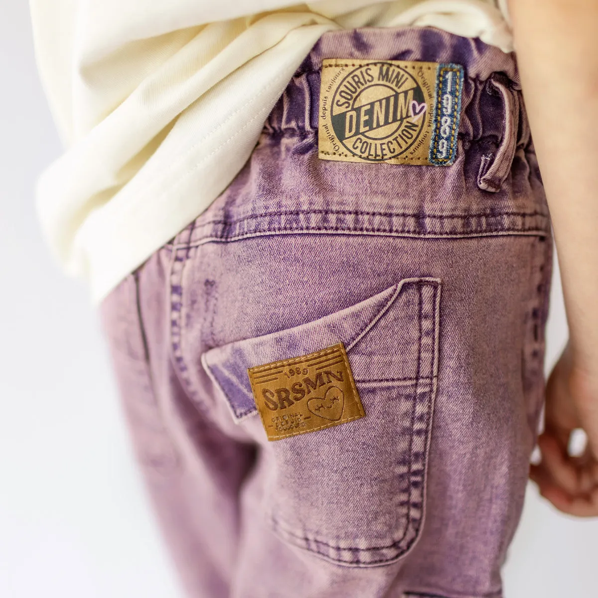 Pantalon mauve coupe ample en denim extensible, enfant || Purple wide fit stretch denim pants, child