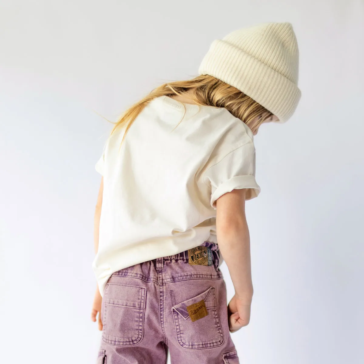 Pantalon mauve coupe ample en denim extensible, enfant || Purple wide fit stretch denim pants, child